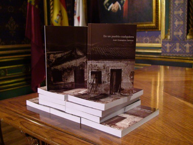 Juan Granados presenta su libro 'En un pueblo cualquiera'