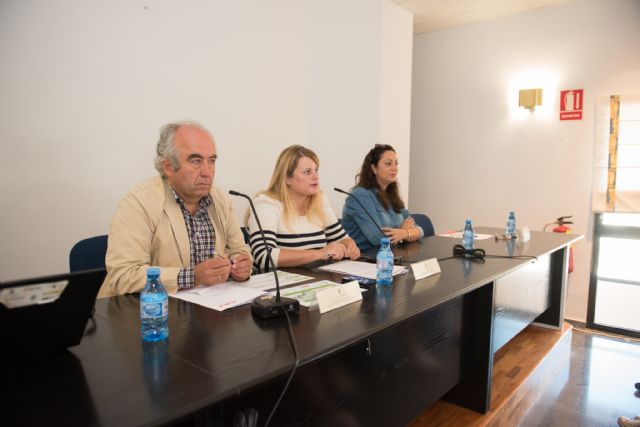 Más de 100 alumnos de la UMU analizan en Mazarrón las economías locales