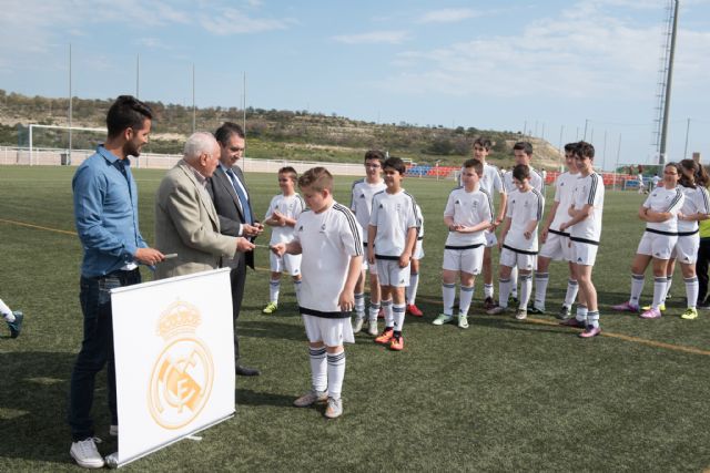 72 niños comienzan su formación en la escuela de fútbol de la fundación Real Madrid
