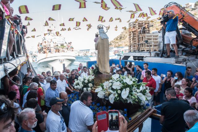 Multitudinario homenaje a la Virgen Marinera en Puerto de Mazarrón