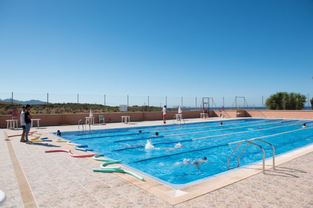 Más de 60 alumnos completan el primer turno de cursos de natación