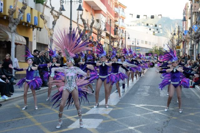 Escuelas de baile, AMPAs y guarderías deslumbran en un fantástico desfile infantil de Carnaval