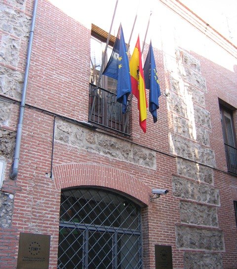 Banderas a media asta en la sede de la FEMP
