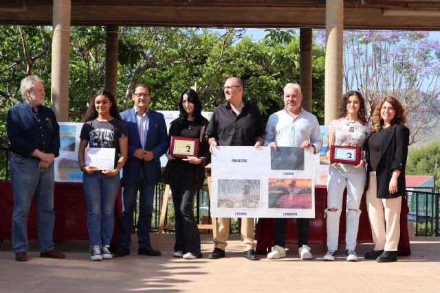 Ganadoras certamen pintura Domingo Valdivieso