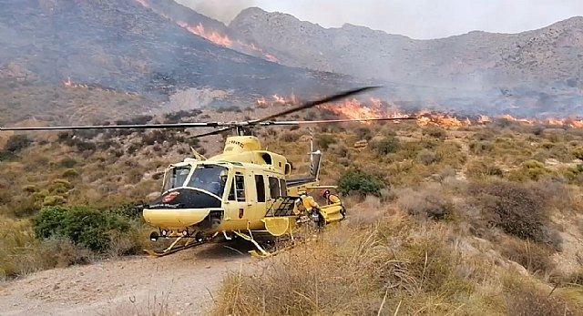Incendio forestal en la Sierra de Las Moreras, en Mazarrón