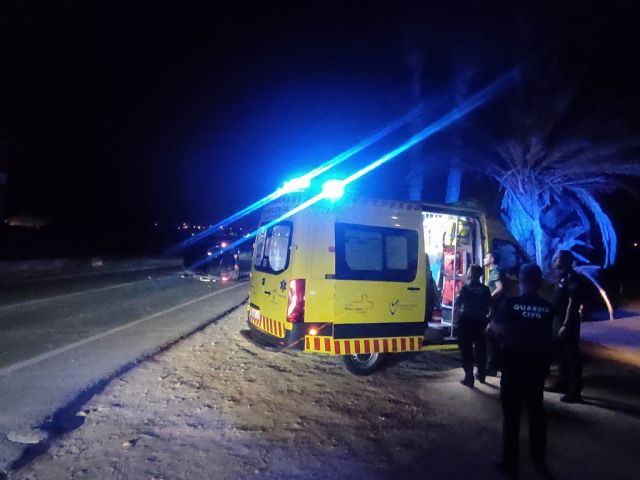 Trasladan al hospital al conductor de un turismo gravemente herido esta madrugada en el Puerto de Mazarrón