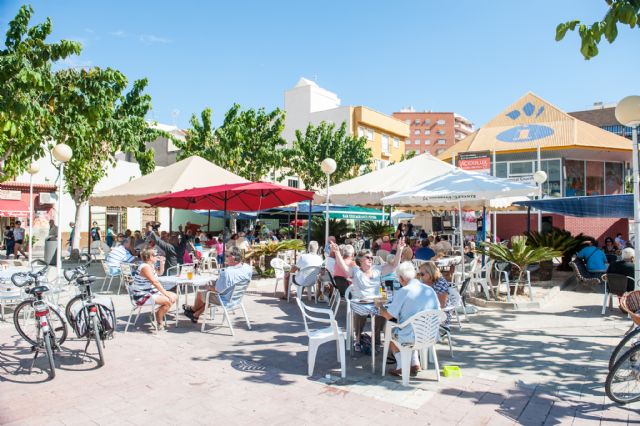 Fin de semana de oktobertfest en la plaza toneleros de Puerto de Mazarrón