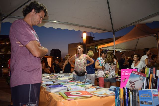 Autores y lectores comparten aficiones junto al mar