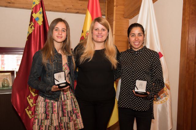 Mayte Vera y Miriam Sánchez reciben el reconocimiento municipal por sus logros deportivos