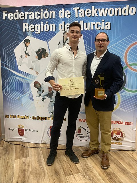 El mazarronero Rubén García mejor deportista senior en los premios al taekwondo de la Región de Murcia