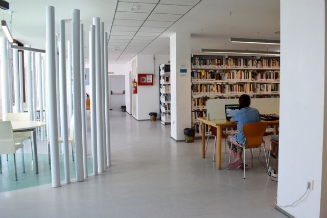 La biblioteca de Puerto de Mazarrón amplía su horario durante los meses de verano