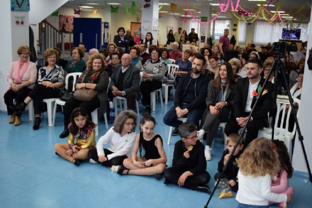 Los usuarios de los centros de día de mayores y discapacidad intelectual también viven el Carnaval