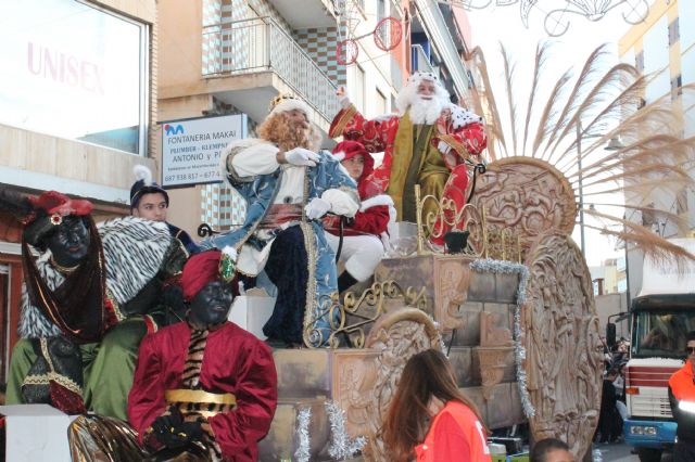 Los Reyes Magos reparten felicidad e ilusión por Mazarrón y Puerto