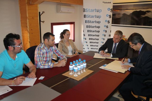 El ayuntamiento y SabadellCAM sellan un acuerdo para fomentar el emprendedurismo
