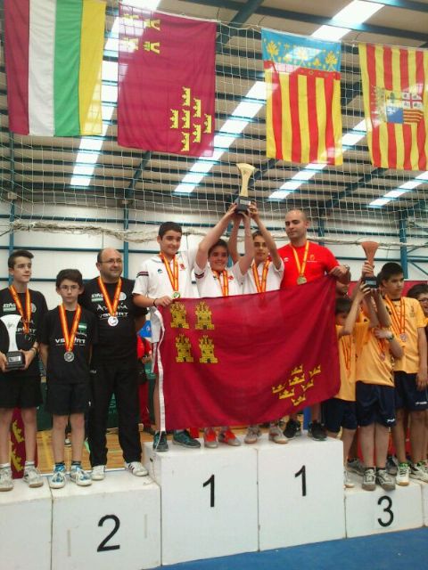 Miguel Ortiz se alza con la medalla de oro en el Campeonato de España Infantil Escolar de Tenis de Mesa