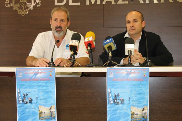 El ayuntamiento y 'Amigos del azul' invitan a los mazarroneros a conocer los fondos marinos a precios populares