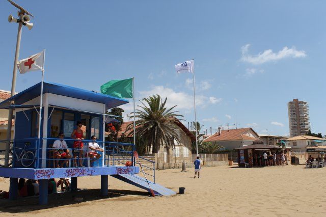 Mazarrón recibe seis banderas azules, una más que el año pasado