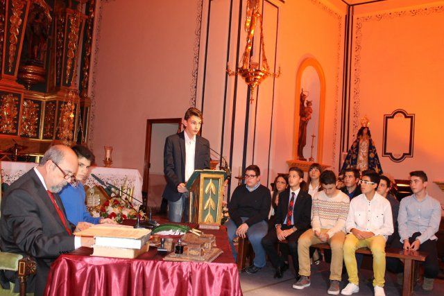 Jóvenes del IES Domingo Valdivieso interpretan junto al alcalde las nueve declaraciones del Milagro