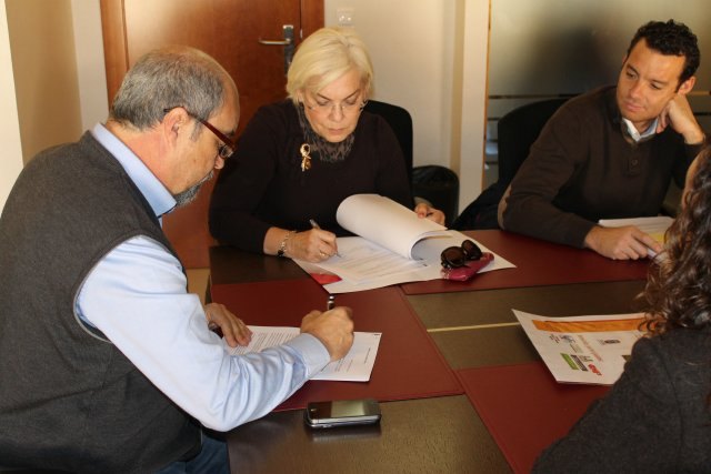 Ayuntamiento y asesorías firman convenio del cheque emprendedor