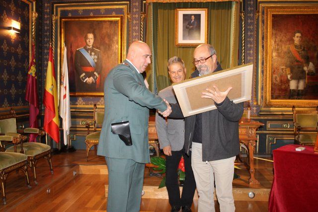 El ayuntamiento reconoce los méritos del Guardia Civil Carlos Valero