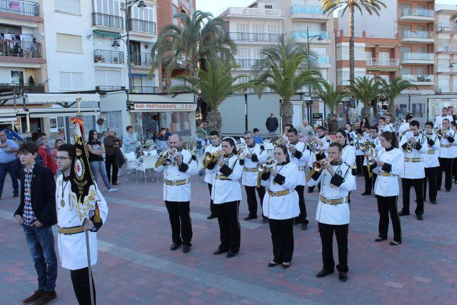 El I Certamen de Marchas Procesionales reúne a seis bandas de cornetas y tambores en el Paseo Marítimo