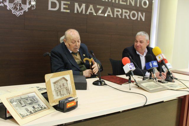 Mateo García dona al archivo municipal 100 nuevas diapositivas