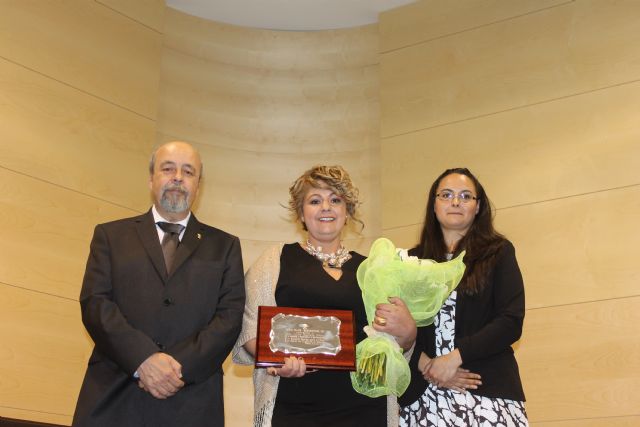 Luisa María Heredia recibe el premio a la mujer mazarronera 2015