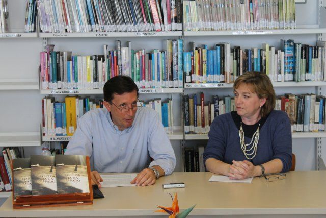 Eduardo Carrasco presenta en Puerto de Mazarrón su tercer libro de relatos