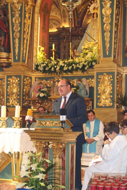 Pedro Antonio Sánchez asiste a la misa solemne en conmemoración del Milagr o de la Purísima Concepción de Mazarrón