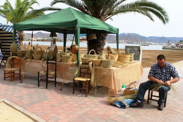 Vuelve el mercado artesano de Puerto de Mazarrón