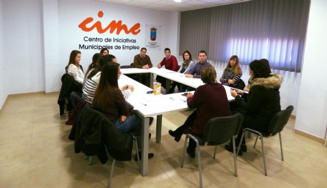 17 universitarios comienzan sus prácticas extracurriculares en el ayuntamiento de Mazarrón