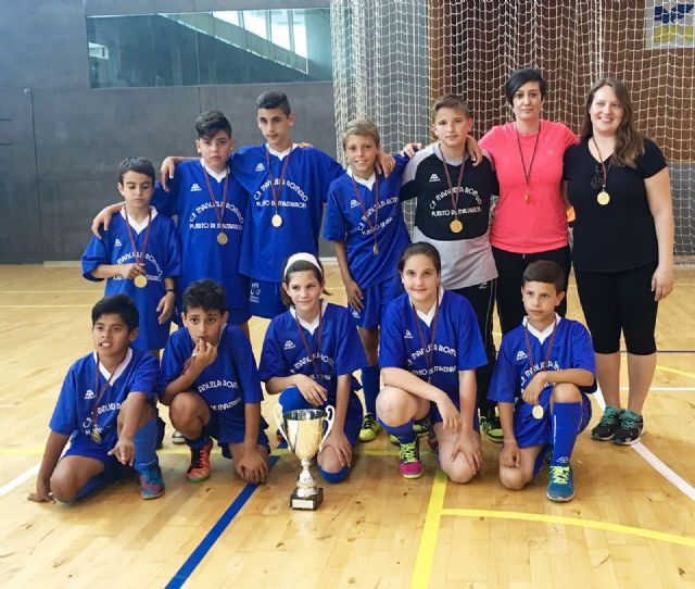 Los colegios Manuela Romero y Ginés García se proclaman campeones regionales en fútbol sala y baloncesto escolar