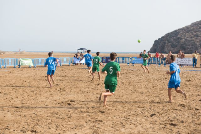 Comienza en la Isla el primer campus de fútbol playa de la región