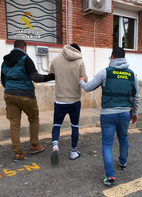 La Guardia Civil detiene a dos jóvenes por robar en dos establecimientos de Ramonete y Cañada Gallego