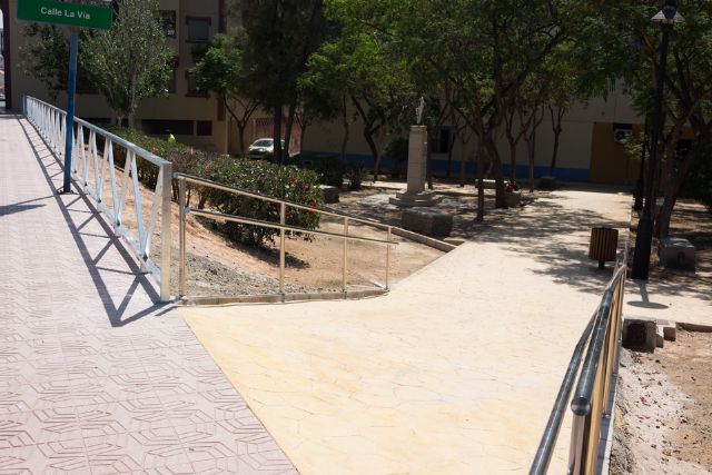 Nueva pavimentación en Rihuete Alto y mejoras de acceso peatonal en la calle la Vía