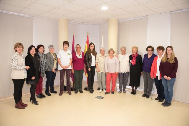 El premio de mujer mazarronera es otorgado al colectivo de ciudadanas extranjeras por su labor social al frente de asociaciones