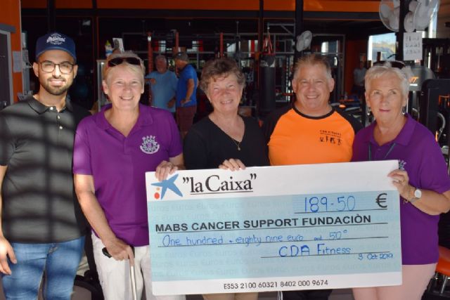 La asociación MABS recibe un donativo de casi 200 euros de manos del gimnasio 'CDA fitness'