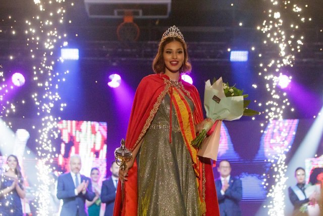 Fatima Zouine se corona como reina de las fiestas patronales 2022