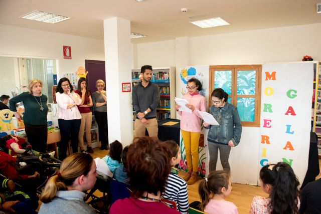 Los alumnos del aula abierta inauguran la programación  de bibliotecas con motivo del día mundial del libro