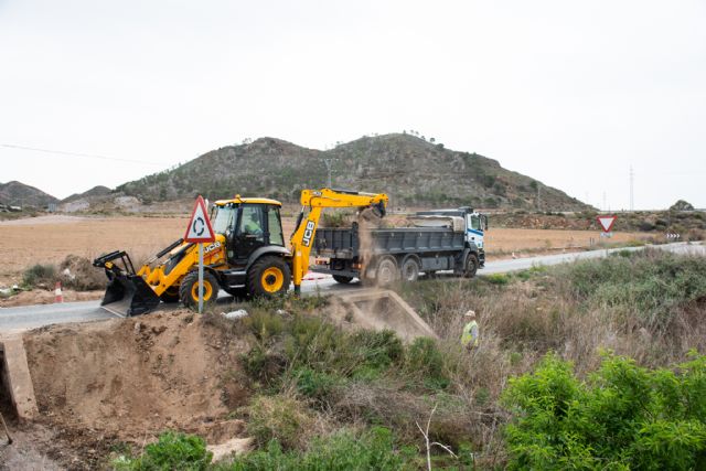 La comunidad inicia obras de mejora en la carretera de la Pinilla