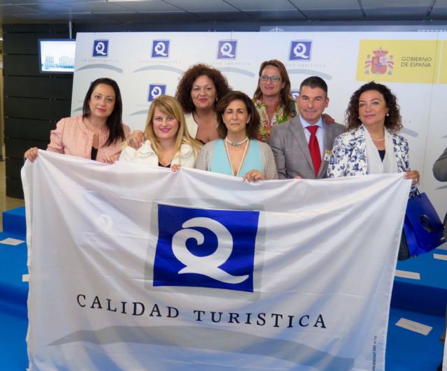 Seis playas de Mazarrón reciben la bandera Q de Calidad Turística