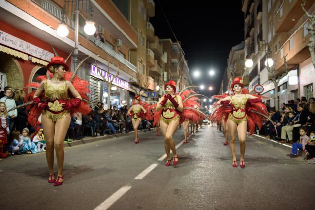 Salsalá gana el desfile de carnaval de peñas locales