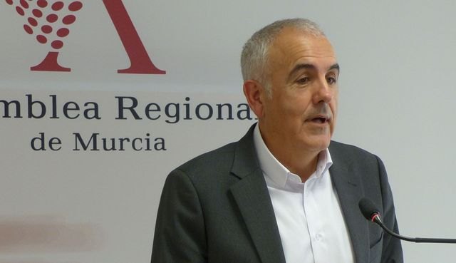 El PSOE quiere que García Tejerina comparezca en la Asamblea por la urbanización Camposol