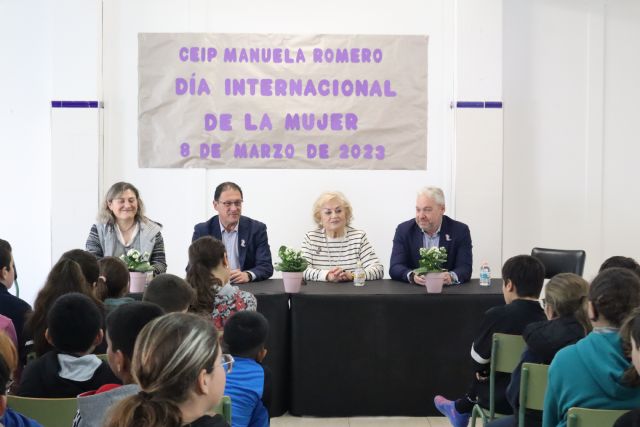 El CEIP Manuela Romero homenajea a Cruz García por el día de la mujer