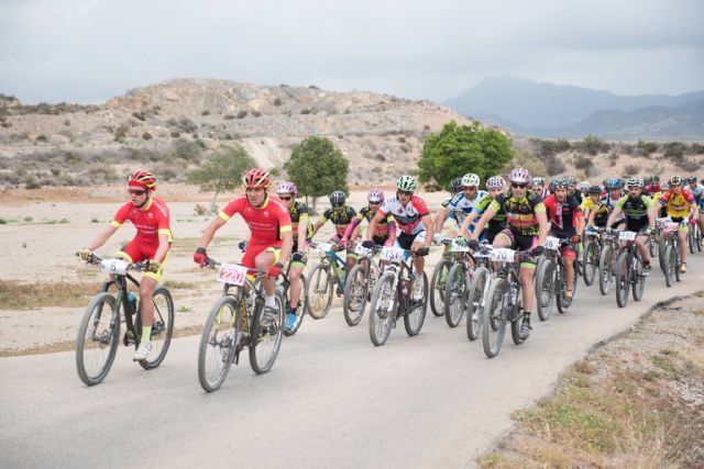 Más de 150 corredores participan en la II marcha del Club Ciclista Fenicios