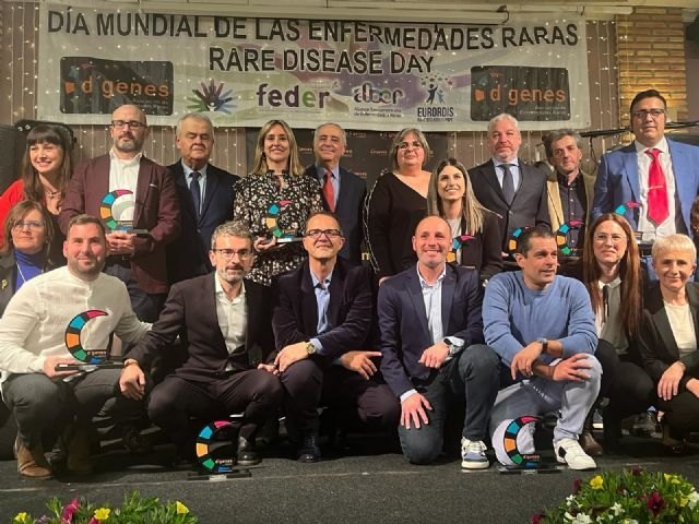 El Ayuntamiento de Mazarrón recibe el premio a la institución pública dentro de los Premios D´Genes 2024