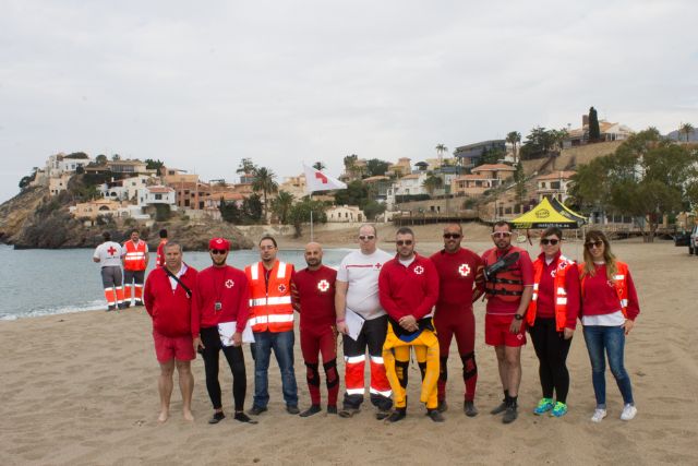 54 jóvenes aspiran a una plaza de socorrista en las playas de Mazarrón