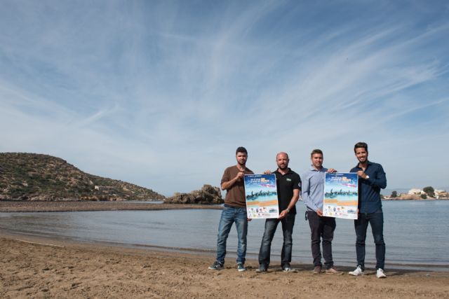 Más de 180 piragüistas llegan este fin de semana a la playa de La Isla para participar en la Copa de España de Dragon Boat