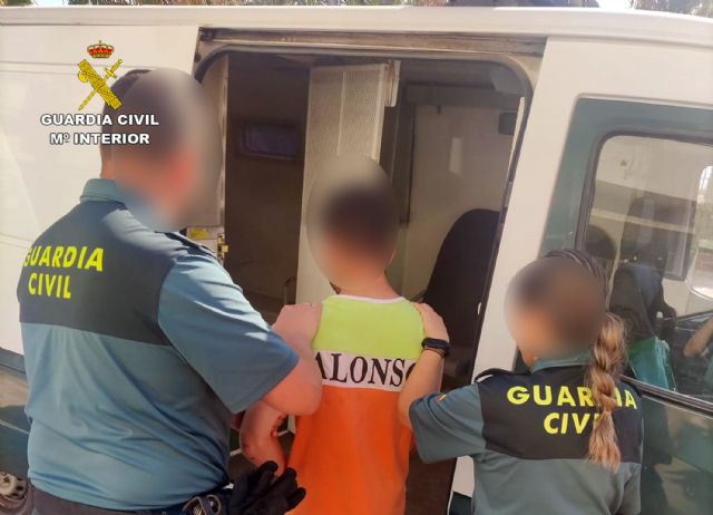 Cuatro guardias civiles detienen in fraganti  al presunto autor de un hurto en Mazarrón