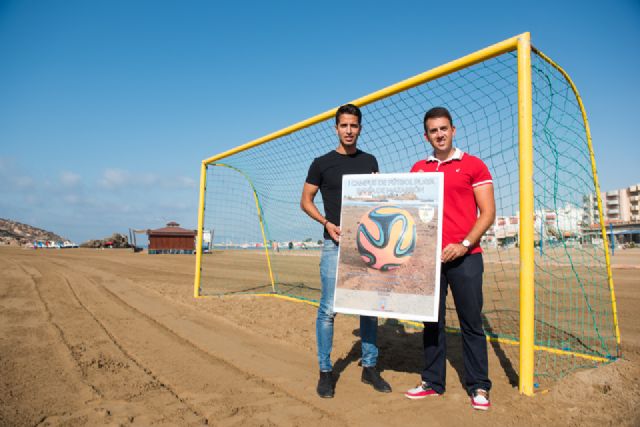La playa de la Isla acogerá en agosto el primer campus regional de fútbol playa